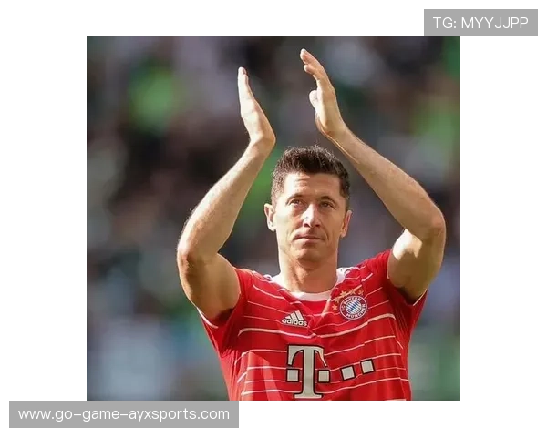 拜仁中路短传联动制造良机，莱万推射建功