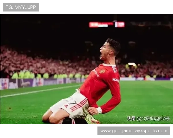 C罗健身房怒练至凌晨,被拍成社交头条 C罗健身房怒练至凌晨,被拍成社交头条