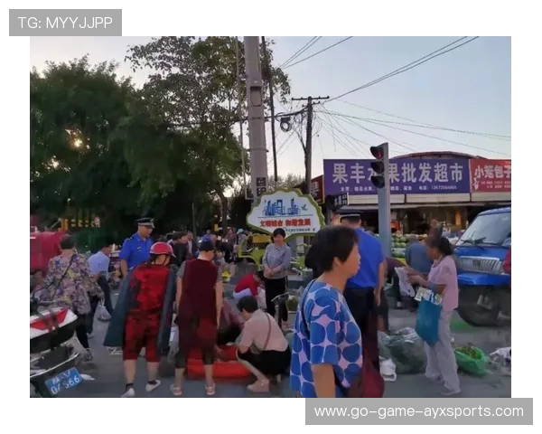 深圳新鹏城禁区前沿步伐细腻，一度撕开空档