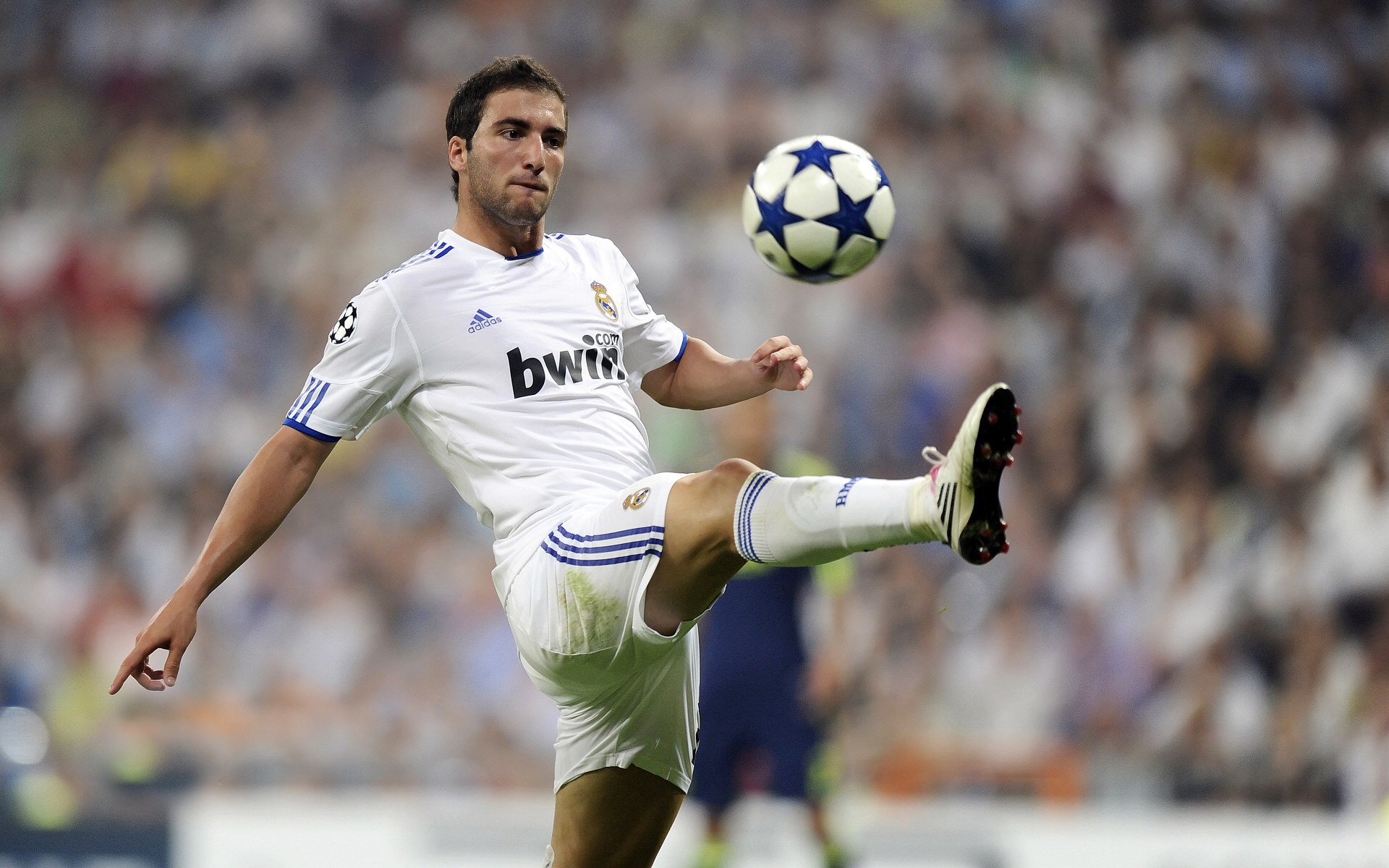 球迷疯狂讨论的一场比赛